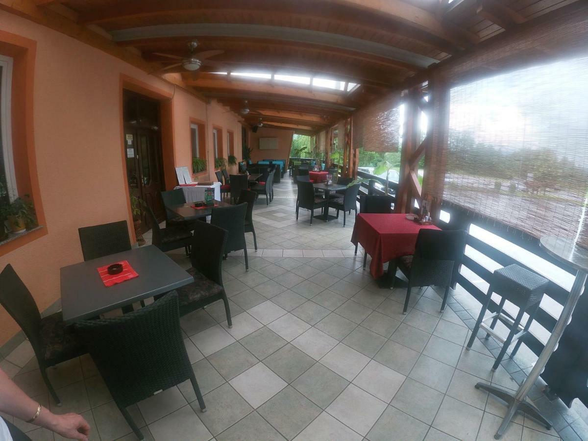Hotel Gostisce Pri Slavcu Sentjernej Exterior foto